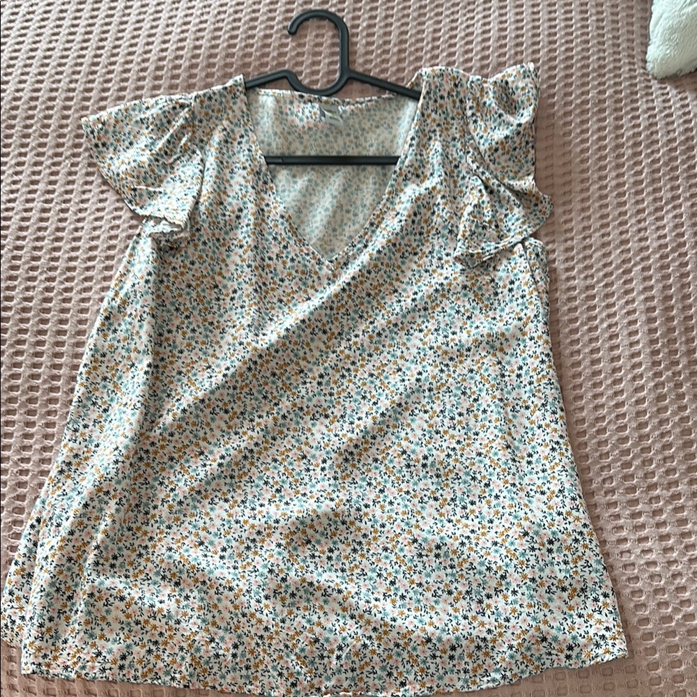 Old Navy Blue and White floral Ruffled v neck Blouse Cap Sleeve
